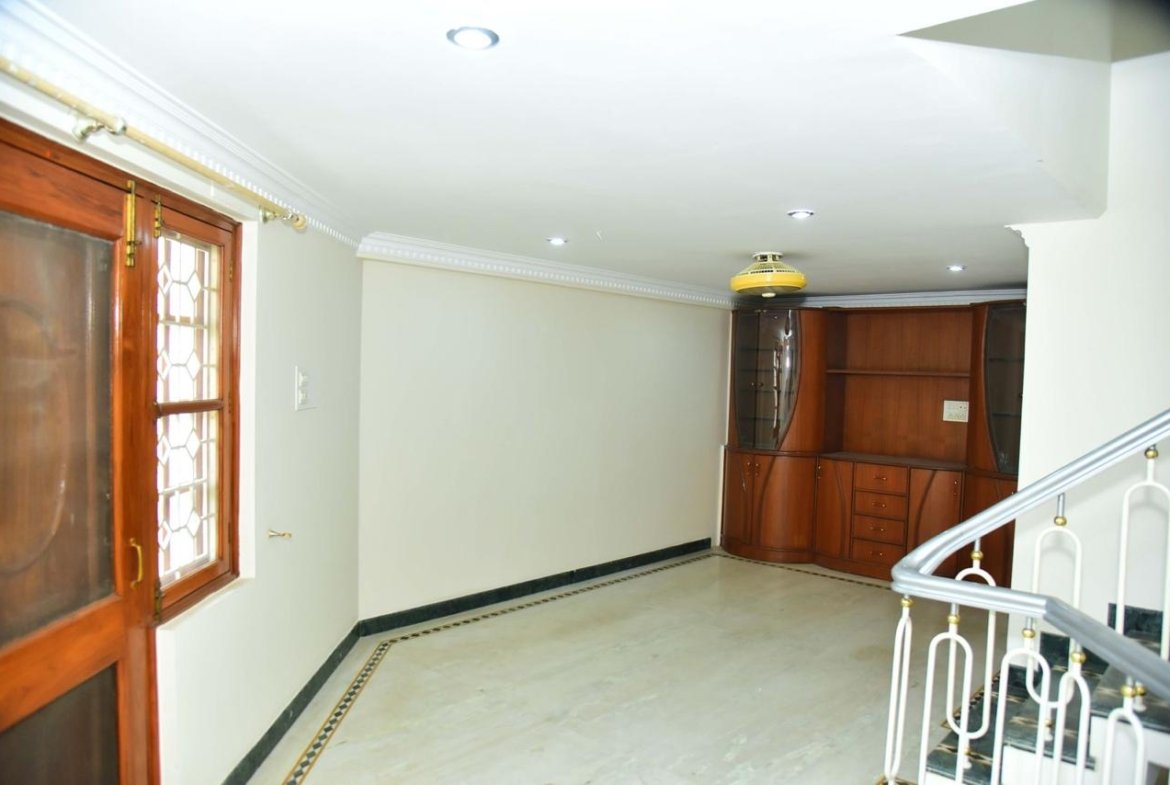 Corridor of the 5BHK Independent House for Rent in Koramangala ST Bed Layout Bangalore-Renthouzz