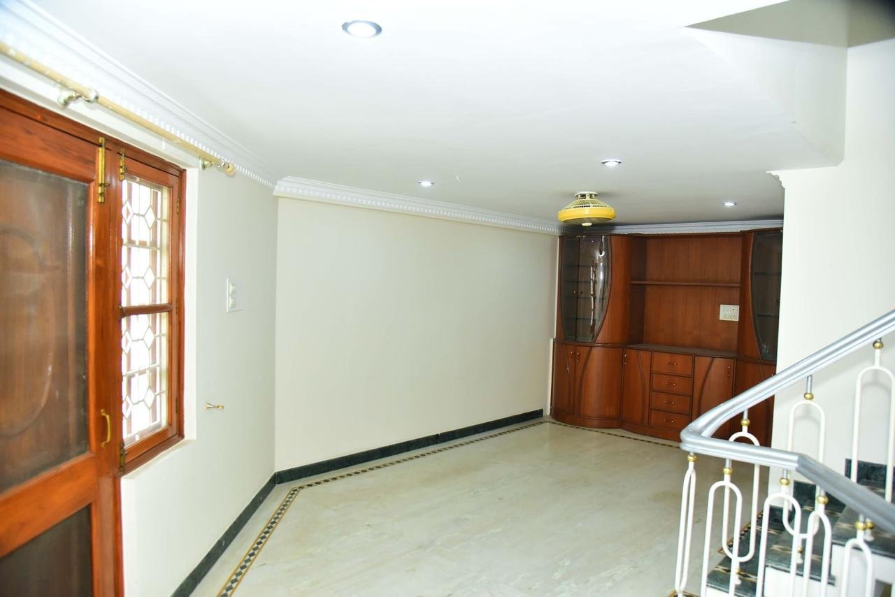 Corridor of the 5BHK Independent House for Rent in Koramangala ST Bed Layout Bangalore-Renthouzz