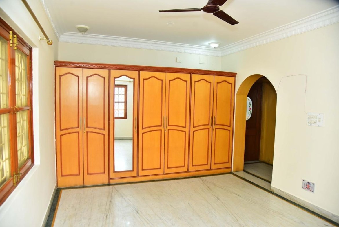 Beroom of the 5BHK Independent House for Rent in Koramangala ST Bed Layout Bangalore-Renthouzz