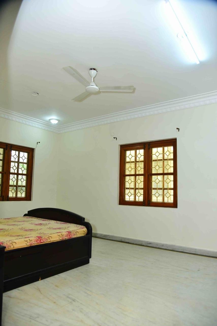 Bedroom of the 5BHK Independent House for Rent in Koramangala ST Bed Layout Bangalore-Renthouzz