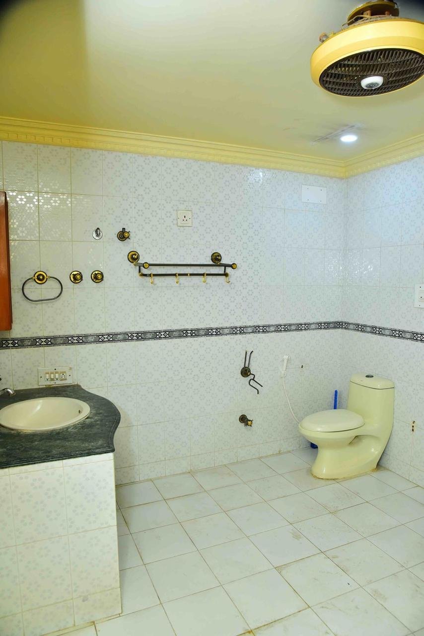 Washroom of the 5BHK Independent House for Rent in Koramangala ST Bed Layout Bangalore-Renthouzz