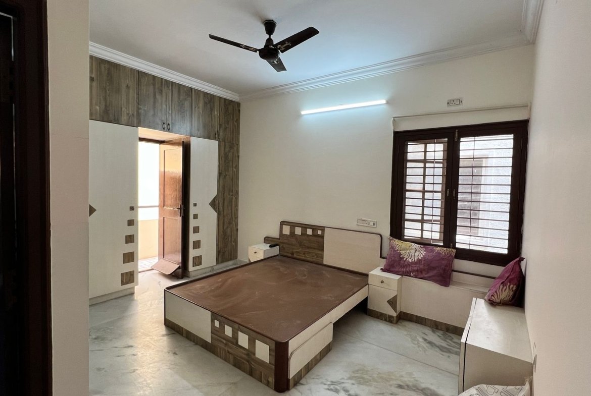 2BHK apartment with Bed, wardrobe with attachd balcony in HSR Layout, Bangalore – Renthouzz