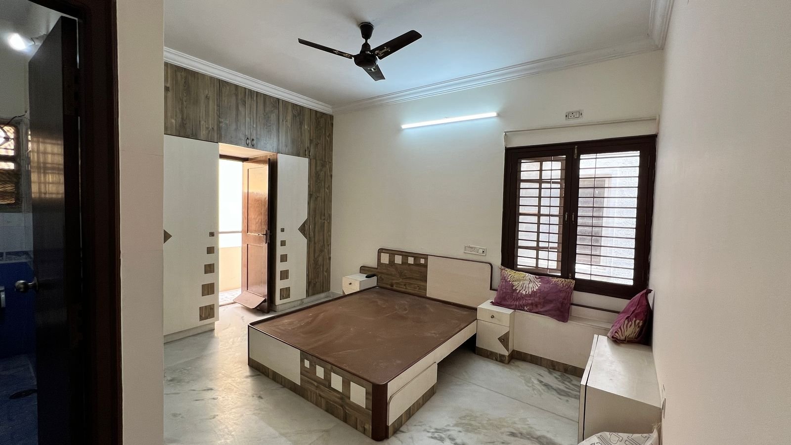 2BHK apartment with Bed, wardrobe with attachd balcony in HSR Layout, Bangalore – Renthouzz