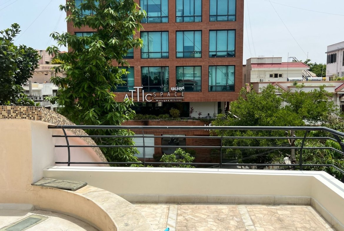 2BHK apartment with balcony in HSR Layout, Bangalore – Renthouzz