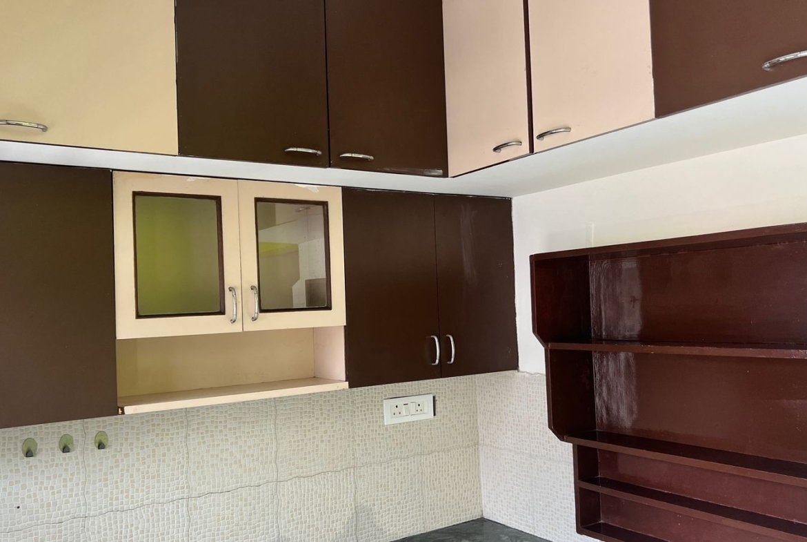 2BHK apartmentKitchen with cabinets in HSR Layout, Bangalore – Renthouzz