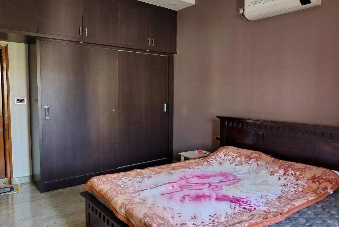 Bedroom of 4BHK Duplex House for Sale in Rajeshwarinagara, Madanayakanahalli Renthouzz