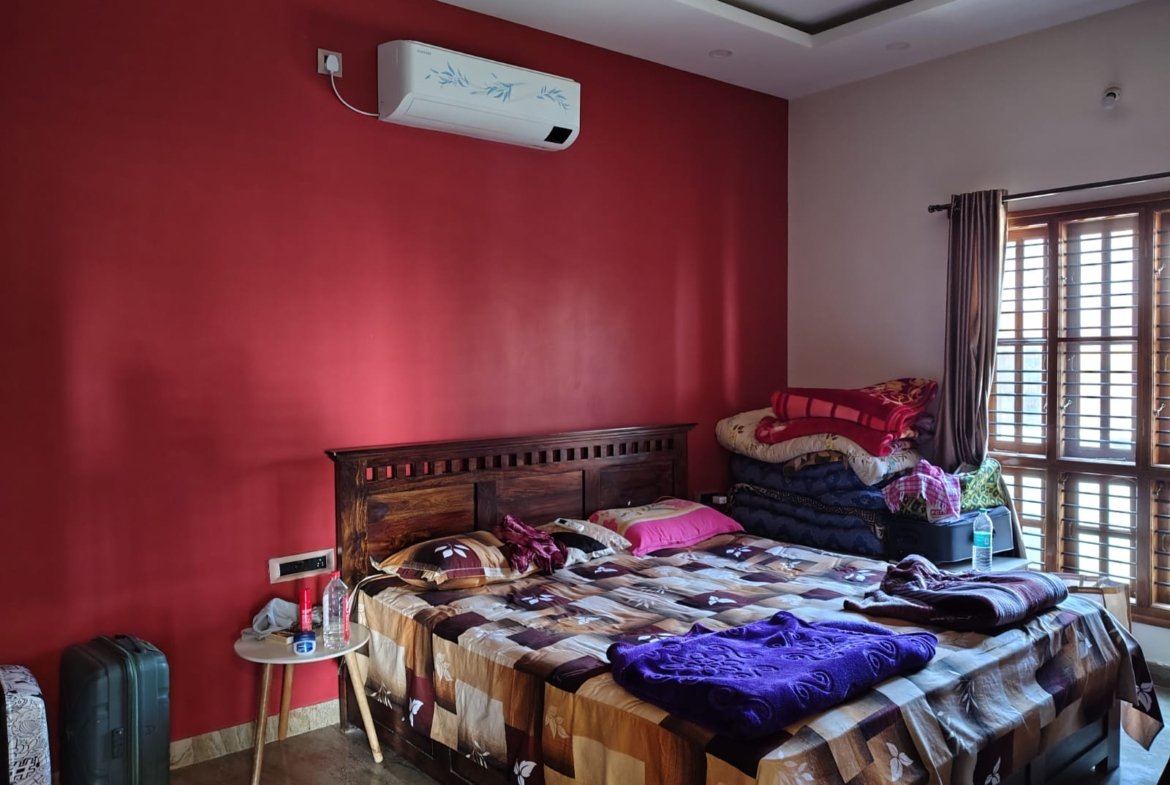 Bedroom of 4BHK Duplex House for Sale in Rajeshwarinagara, Madanayakanahalli Renthouzz