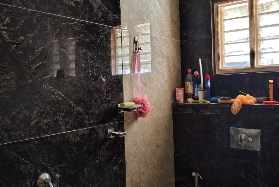 Washroom of 4BHK Duplex House for Sale in Rajeshwarinagara, Madanayakanahalli Renthouzz