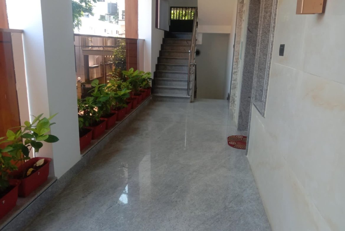 Corridor of 2BHK Apartment Flat for rent in Koramangala 1st block, Bangalore Renthozz
