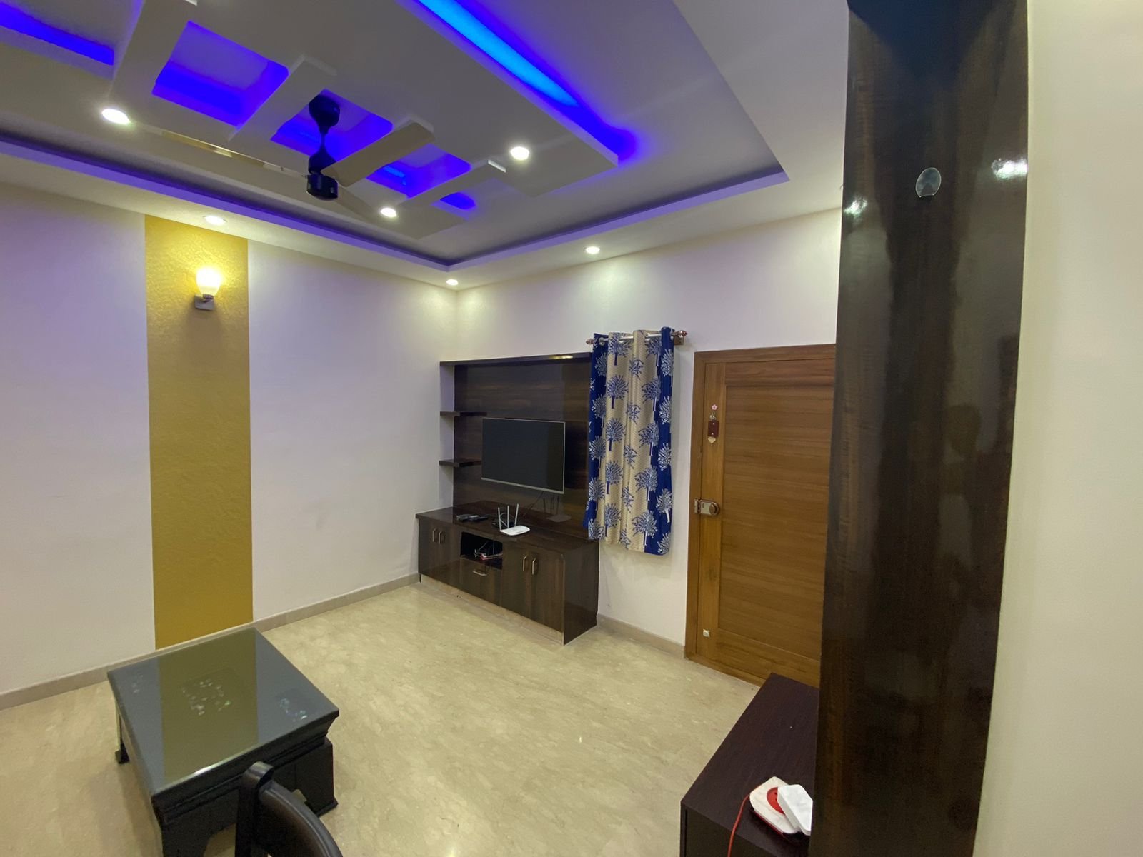 Hall of 2BHK Apartment Flat for rent in Koramangala 1st block, Bangalore Renthozz
