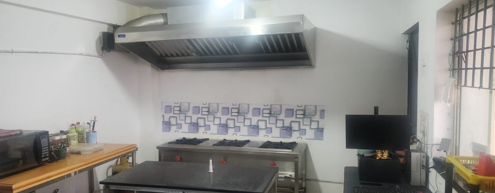 300 sq ft fully operational cloud kitchen for rent in Hebbal near Manyata Tech Park, North Bangalore