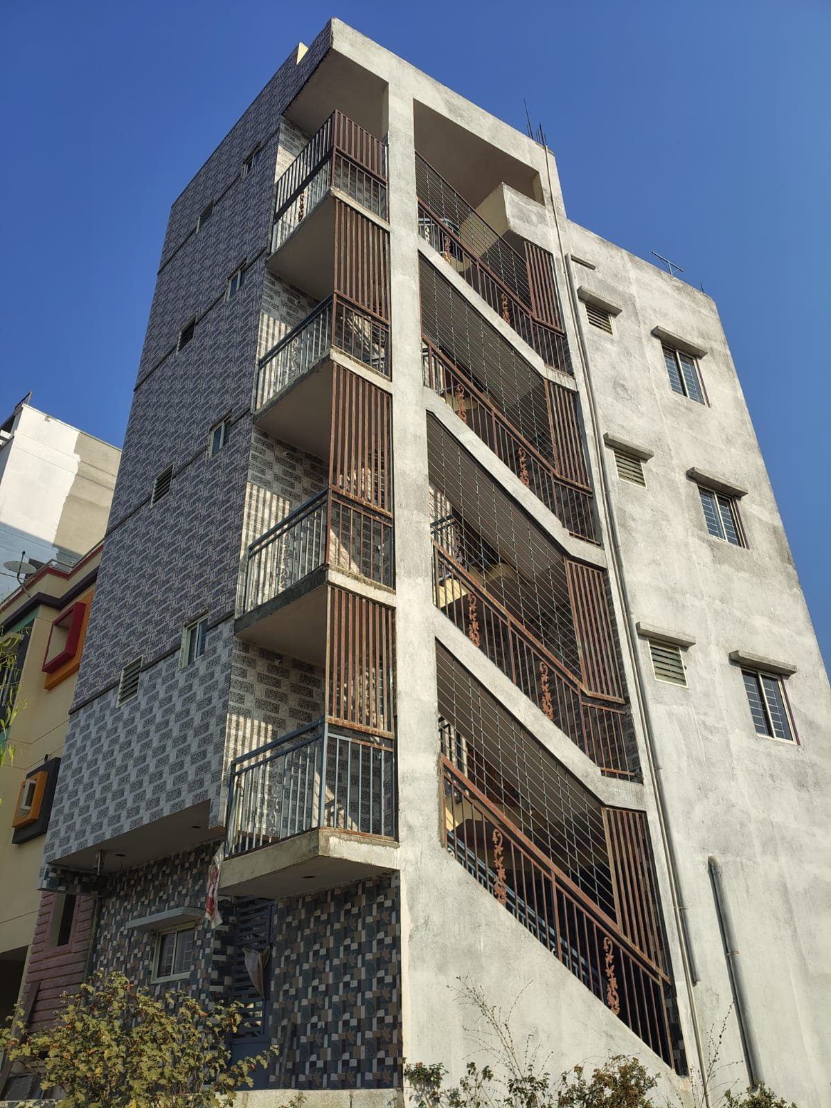 Independent G+3 Rental Income Building for Sale in Begur Near Vittasandra Main Road Exterior view of newly constructed G+3 rental income building on 20x30 plot in Balaji Layout near Vittasandra Main Road, Begur, Bengaluru