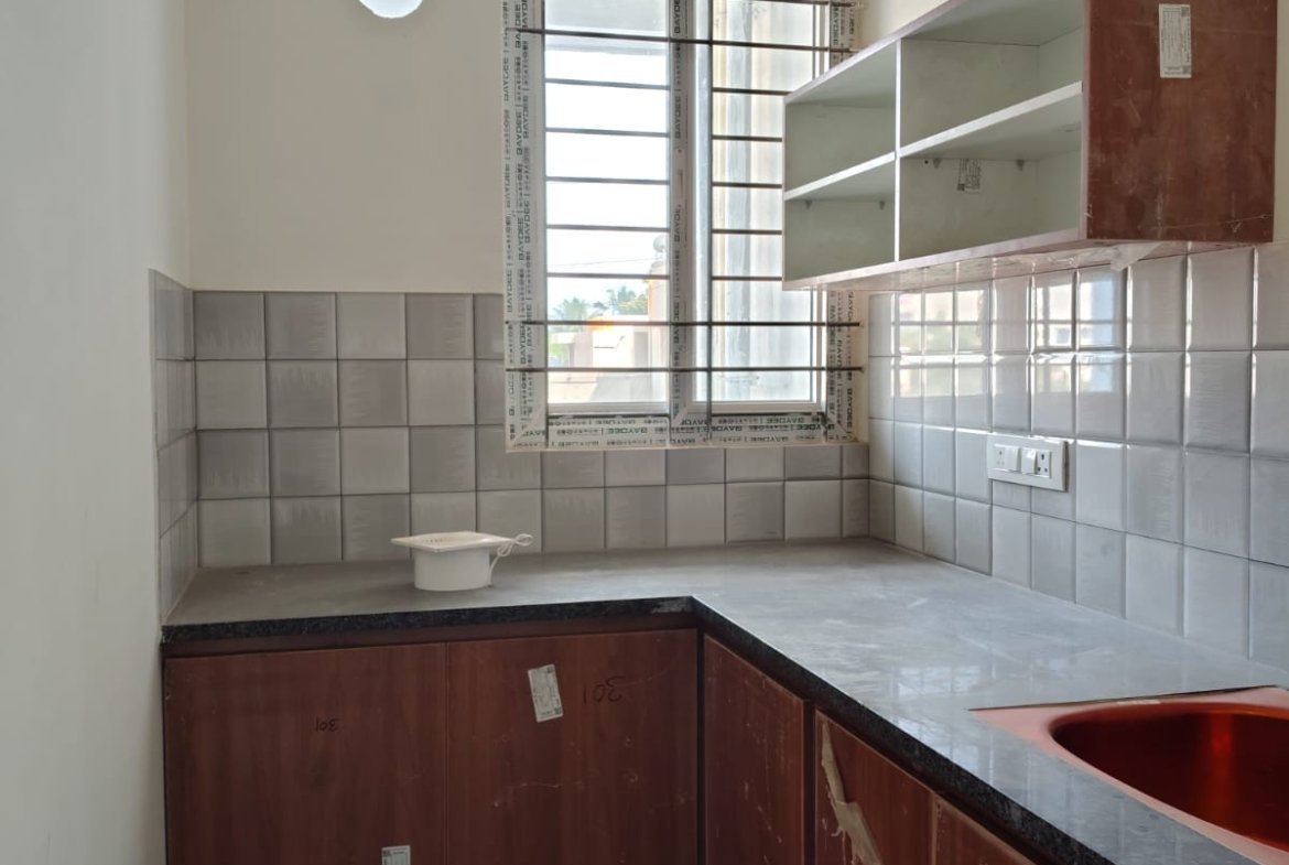 modular kitchen 1BHK fully furnished flat BTM Layout with fridge stove chimney