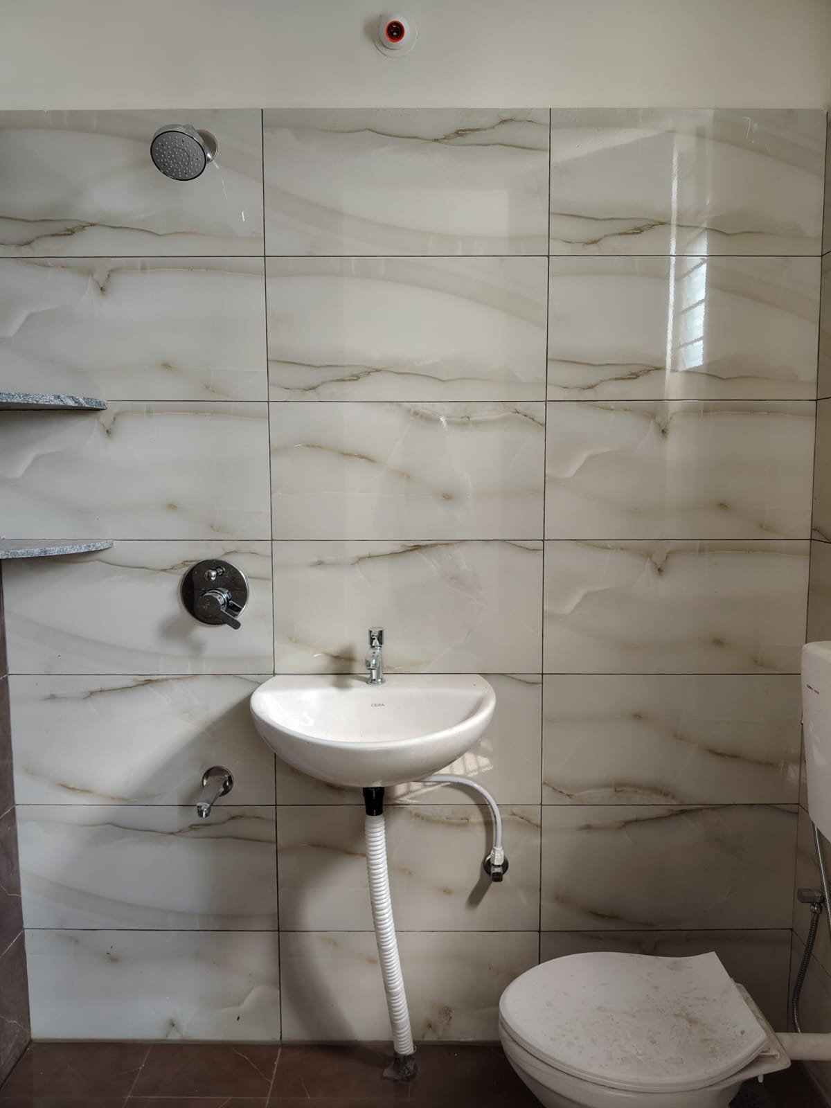 Modern Bathrooms in 2BHK Flat for Rent in BTM Layout modern bathrooms 2BHK flat for rent BTM Layout with geyser fittings