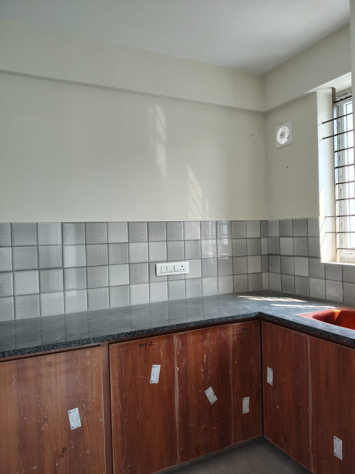 Modular Kitchen in Fully Furnished 2BHK BTM Layout modular kitchen 2BHK fully furnished flat BTM Layout fridge chimney stove