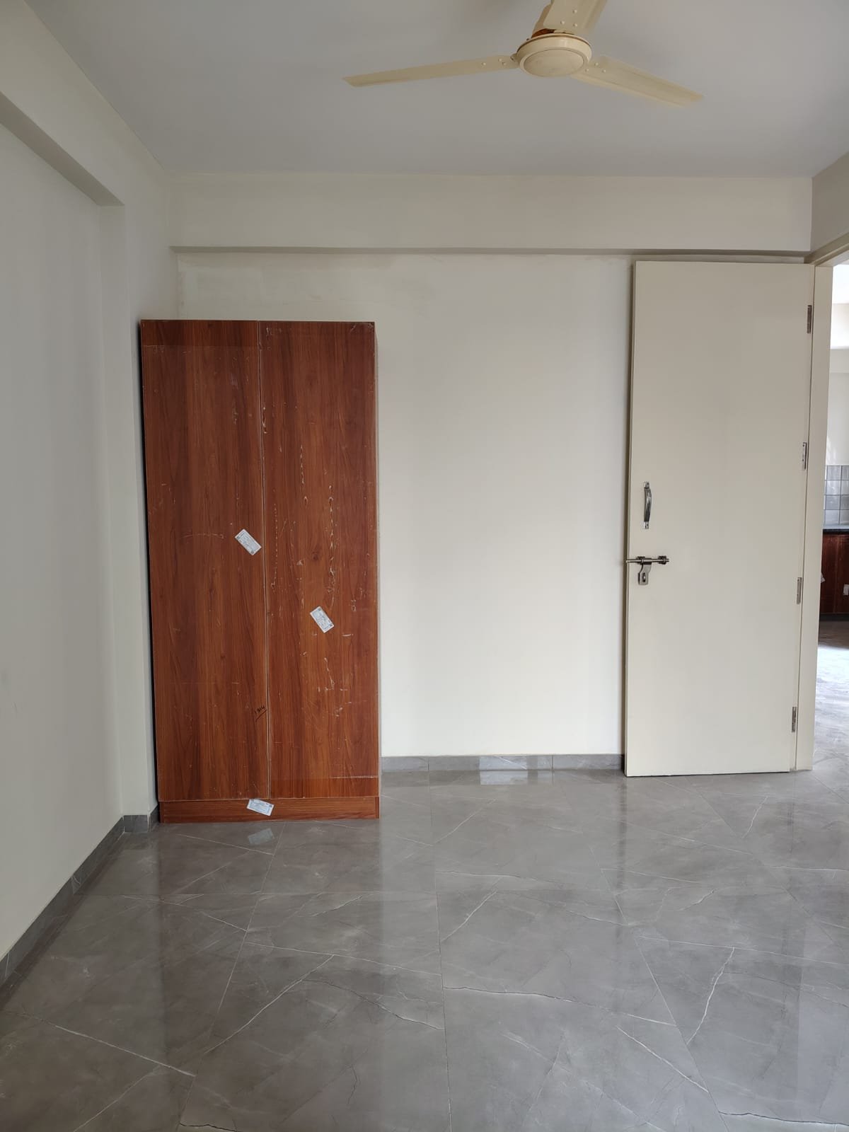 Modern Bathrooms in 2BHK Flat for Rent in BTM Layout 2BHK fully furnished bedroom for rent BTM Layout Stage 1 bed wardrobe AC