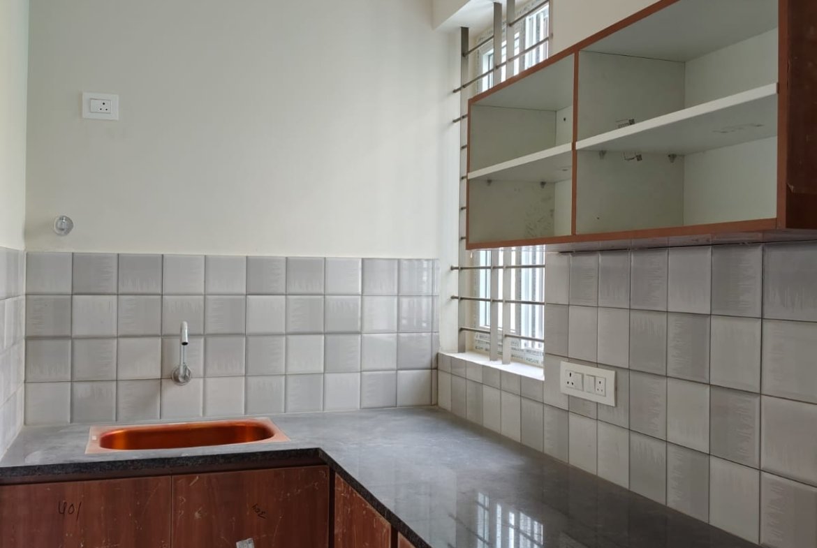 modular kitchen 1BHK fully furnished flat BTM Layout with fridge stove chimney