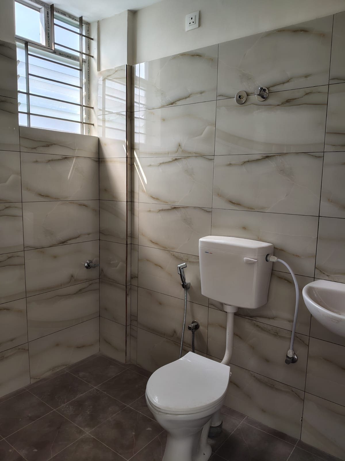 Modern Bathroom in 1BHK Flat for Rent in BTM Layout modern bathroom 1BHK flat for rent BTM Layout with geyser and fittings