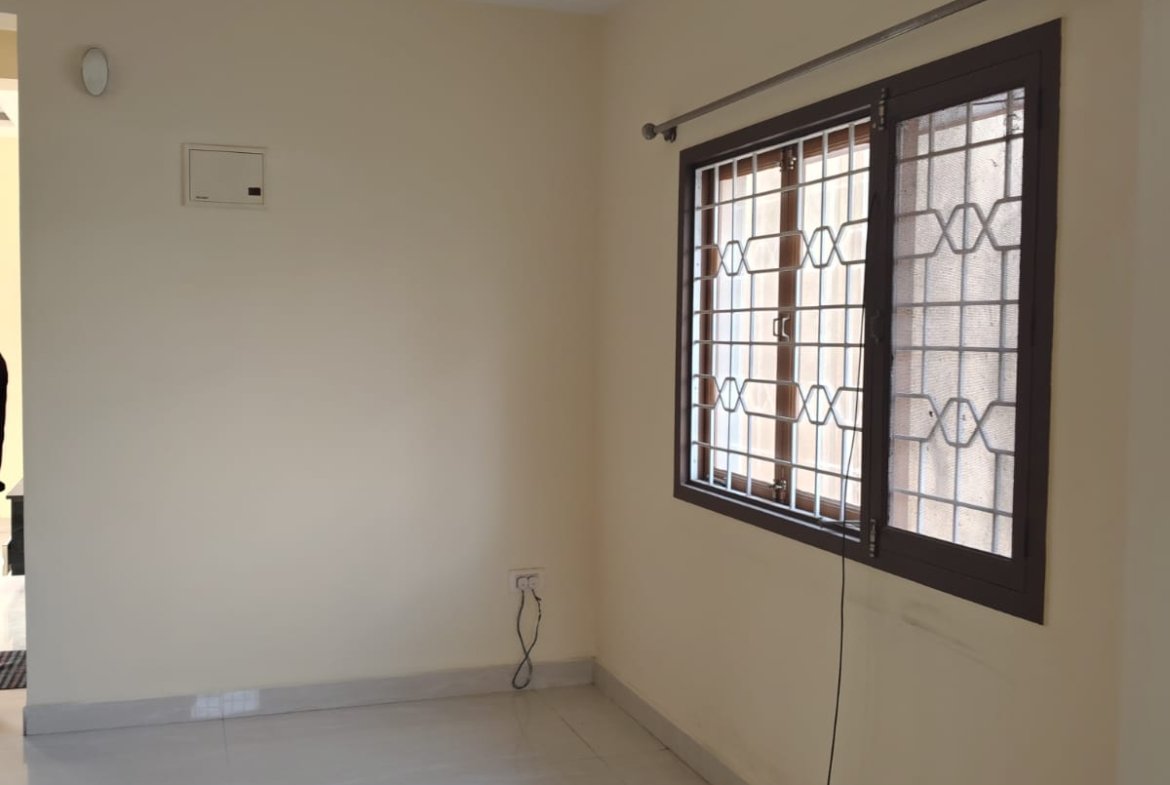 2BHK semi furnished bedroom for rent Koramangala 6th Block wardrobe ventilation