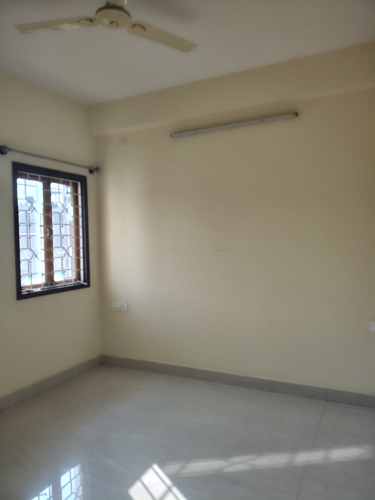 2BHK semi furnished bedroom for rent Koramangala 6th Block wardrobe ventilation