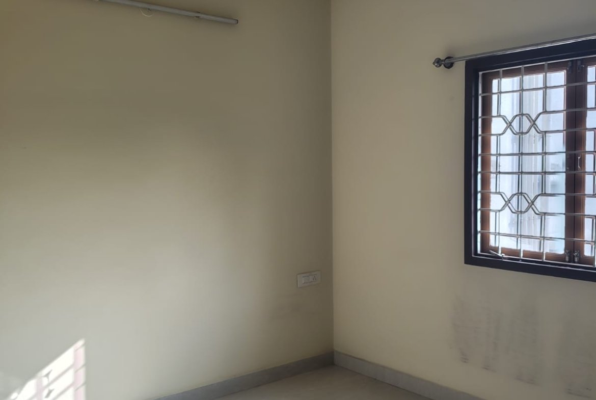 2BHK semi furnished bedroom for rent Koramangala 6th Block wardrobe ventilation
