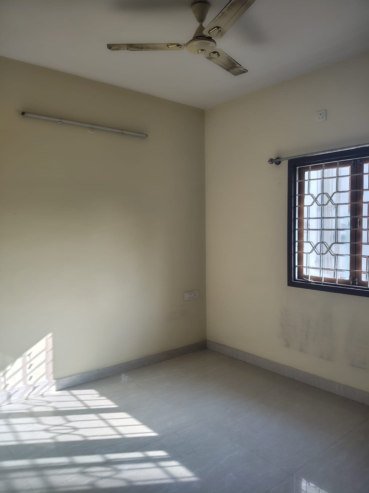 2BHK semi furnished bedroom for rent Koramangala 6th Block wardrobe ventilation