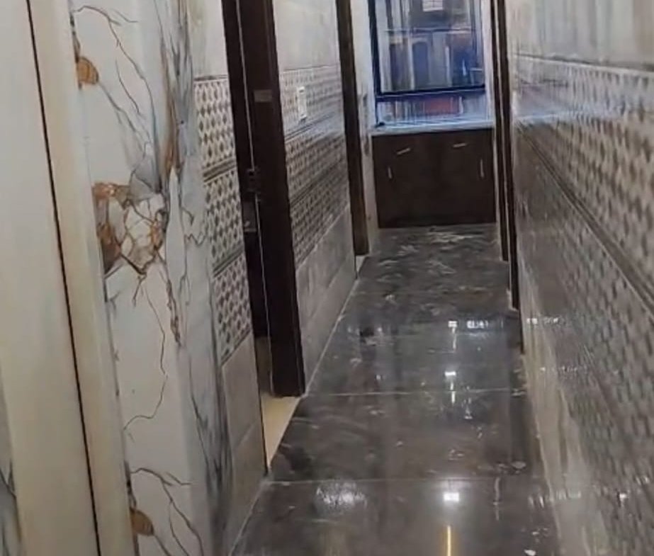 Spacious clean corridor with lighting railings in G+6 floors PG near Christ