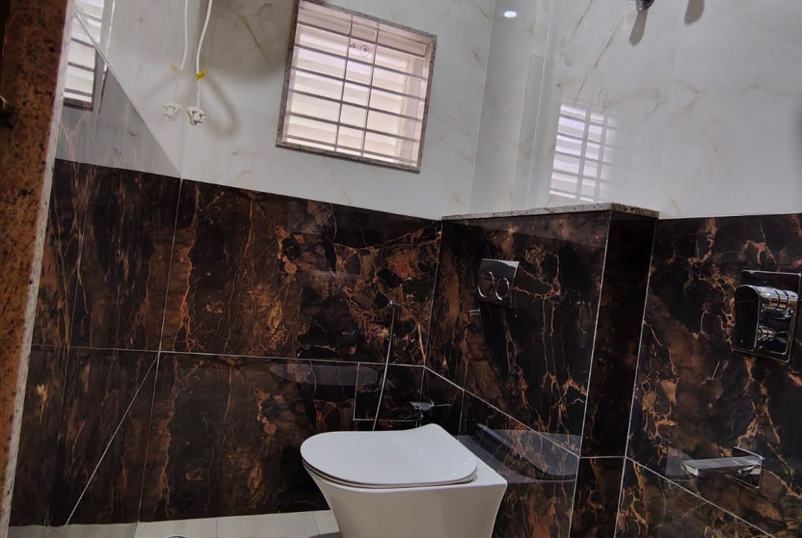 Attached and common bathroom in 2BHK semi furnished flat for rent in HSR Layout Sector 1 Bangalore