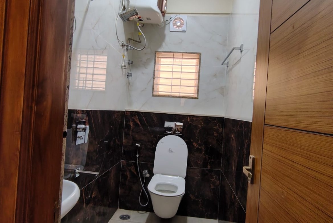 Attached and common bathroom in 2BHK semi furnished flat for rent in HSR Layout Sector 1 Bangalore