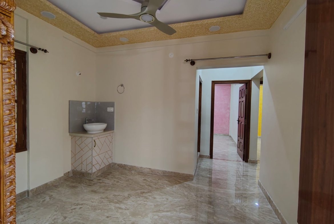 Spacious living room of semi furnished 2BHK flat in HSR Layout Sector 1 Bangalore with natural light and ventilation