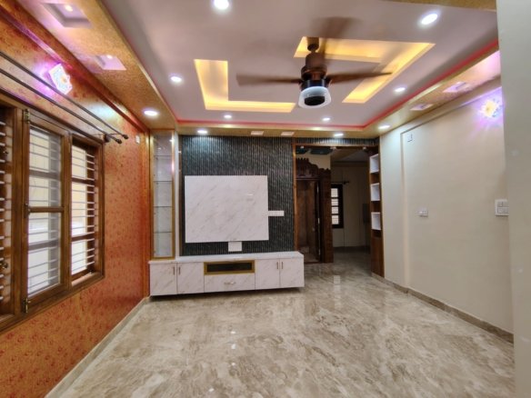 Spacious living room of semi furnished 2BHK flat in HSR Layout Sector 1 Bangalore with natural light and ventilation