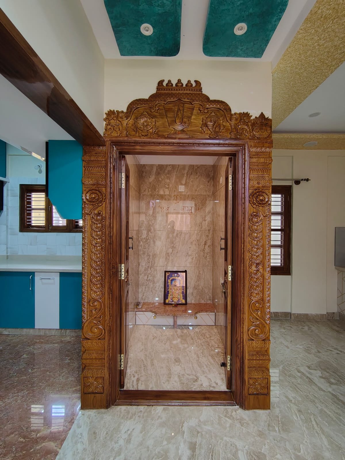 Spacious living room of semi furnished 2BHK flat in HSR Layout Sector 1 Bangalore with natural light and ventilation