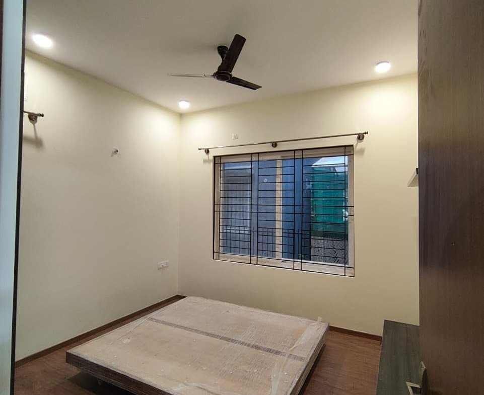 Bedroom with wardrobe in semi furnished villa Woodsvale Sarjapura